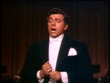 Singing Vesti la Giubba in The Great Caruso
